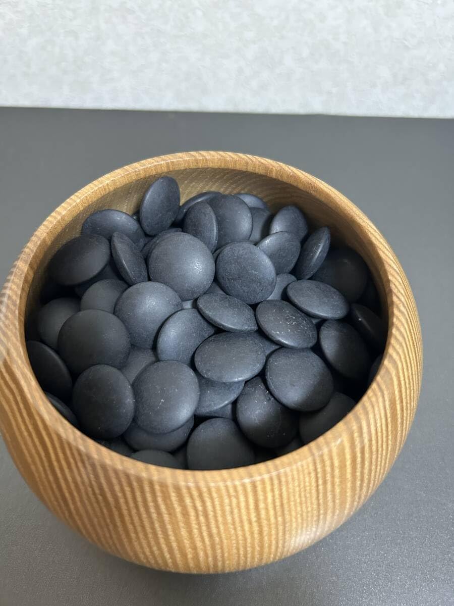 日向特製　本蛤碁石、本那智黒石　３０号　碁石碁盤セット 日向特産蛤碁石 雪印34号 那智黒付 | 日向碁盤碁石